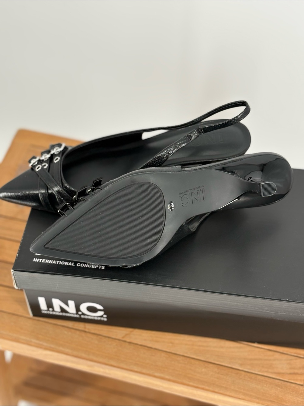 New INC Black Pointed Slingback Flats with Buckle Detail SIZE 7.5M - Picture 4 of 5